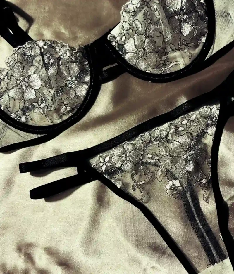 Velour Noir Blossom Set